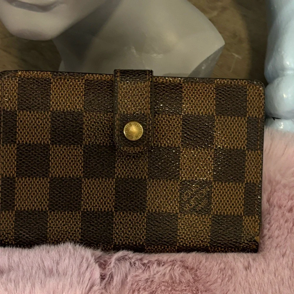 Authentic Louis Vuitton Damier Wallet - Picture 2 of 12